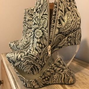 Jeffrey Campbell platform booties, so 7